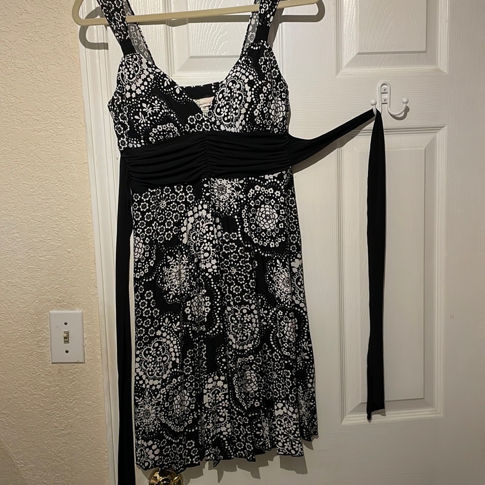 Beautiful Black and White Dress